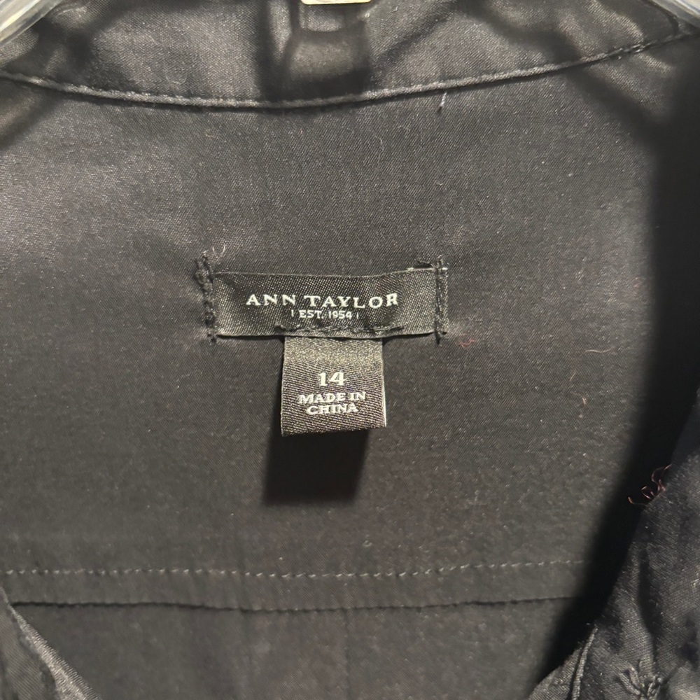 Ann Taylor Black Cap-Sleeve Wrap Dress with Side Pockets - Picture 8 of 9